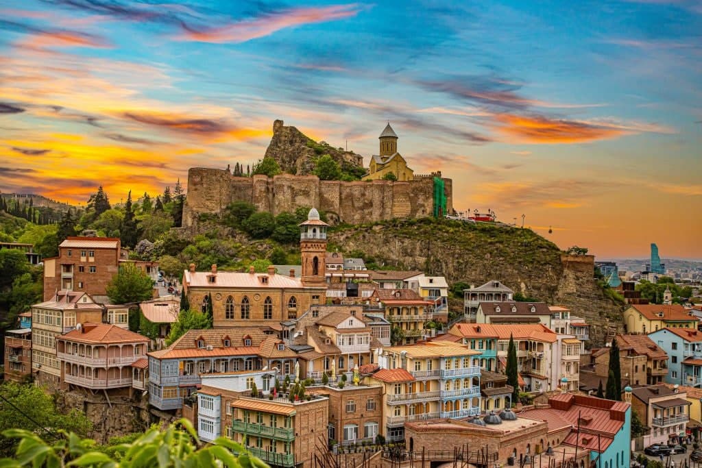 ვინ უვლის თქვენს ბინას, როცა თქვენ აქ არ ხართ?