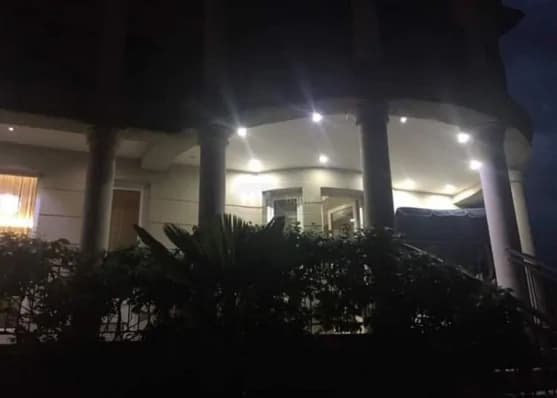 Urgently For rent 5-room country house on Mtatsminda, in Tbi