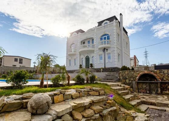 Urgently For rent 10-room house on Mtatsminda, in Tbilisi