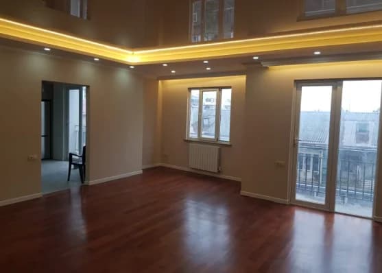 For sale 4-room apartment in Batumi