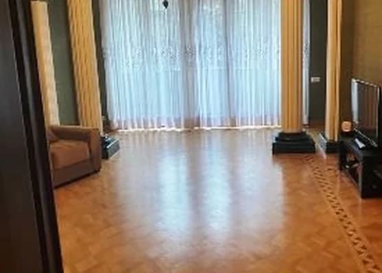 Urgently For rent 3-room apartment in Sololaki, in Tbilisi