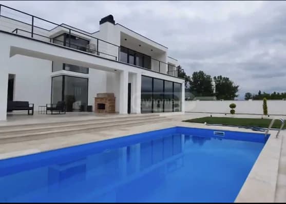 Urgently For sale 5-room house in Tbilisi