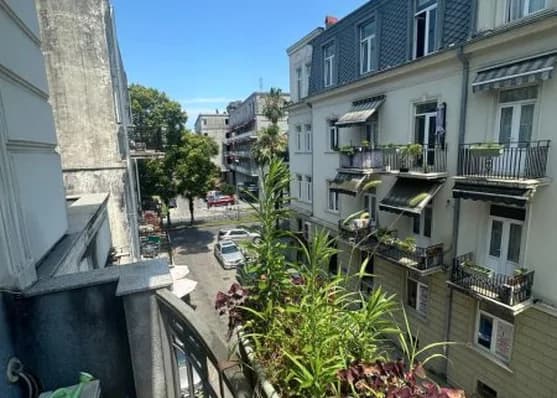 Urgently For sale 3-room apartment in Batumi