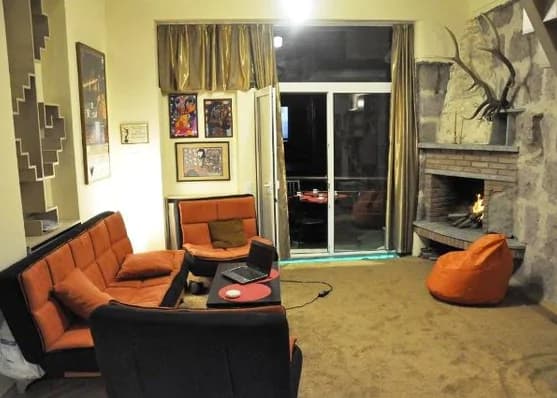 Urgently For sale 3-room apartment on Mtatsminda, in Tbilisi