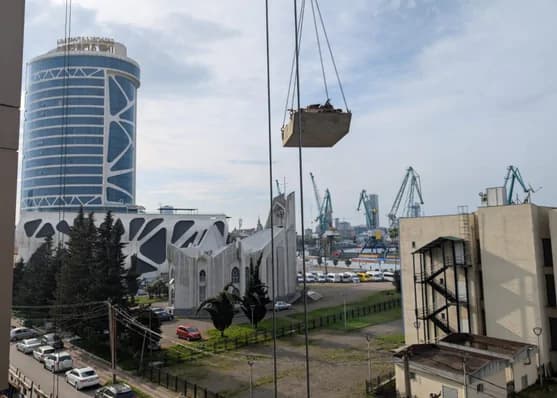 Urgently For sale 2-room apartment in Batumi thumbnail 5