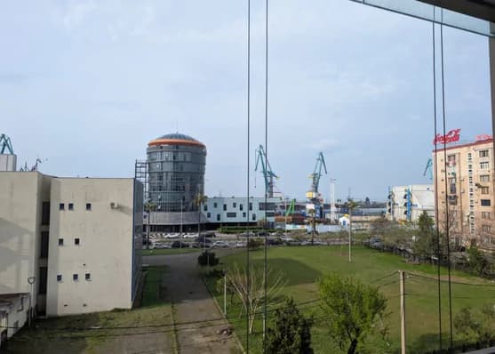 Urgently For sale 3-room apartment in Batumi thumbnail 5