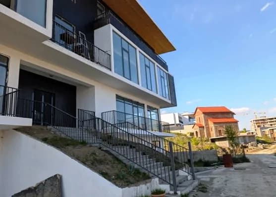 Urgently For sale 4-room apartment on Saburtalo, in Tbilisi