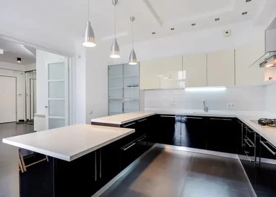 For sale 4-room apartment in Sololaki, in Tbilisi thumbnail 2