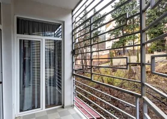 For sale 4-room apartment in Sololaki, in Tbilisi thumbnail 3