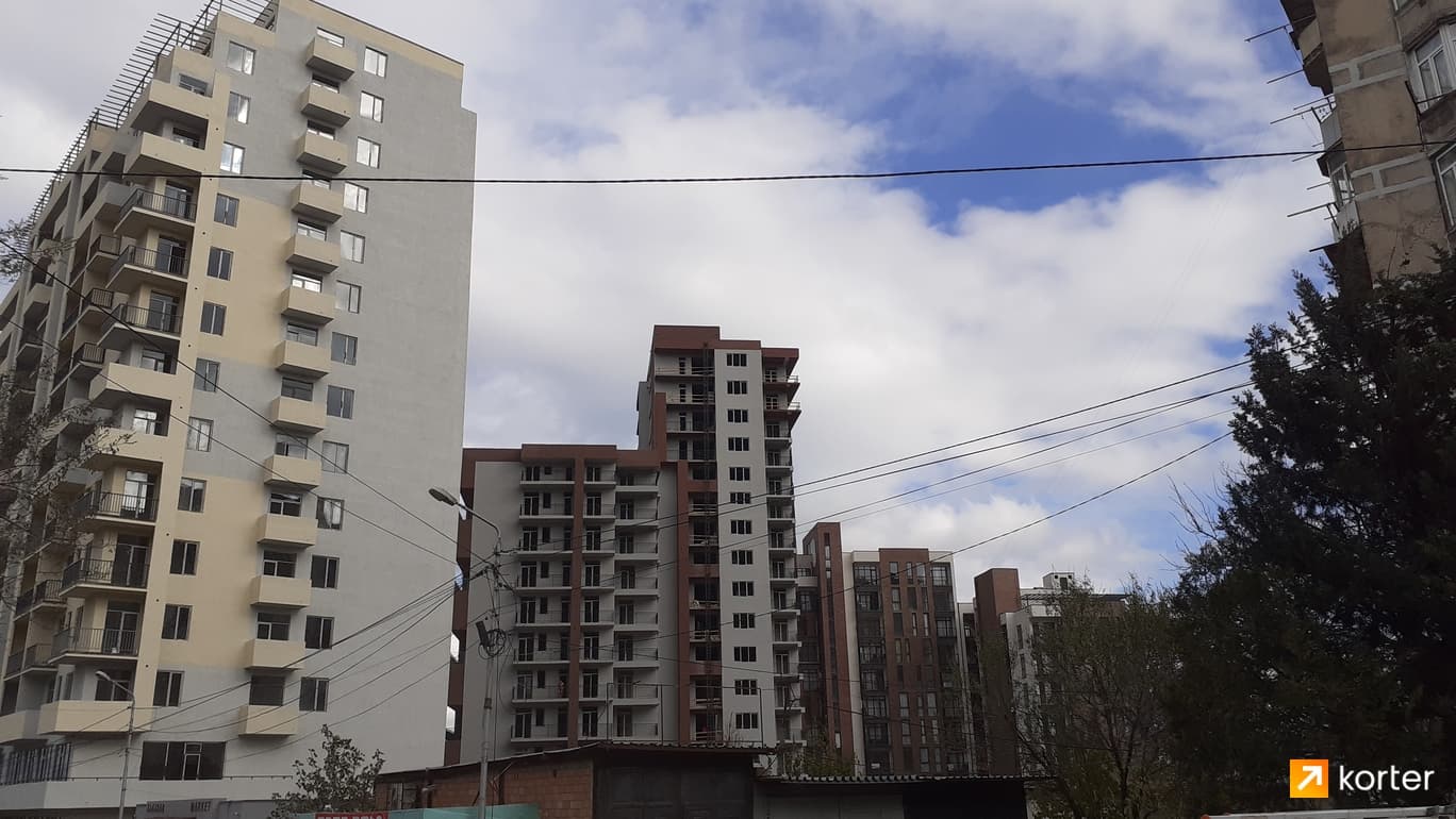 Caprina Twin Tower thumbnail 3