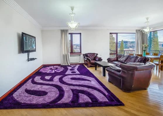 Urgently For rent 5-room apartment on Vera, in Tbilisi