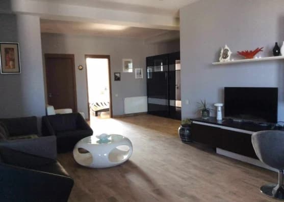 Urgently For rent 4-room apartment on Vera, in Tbilisi
