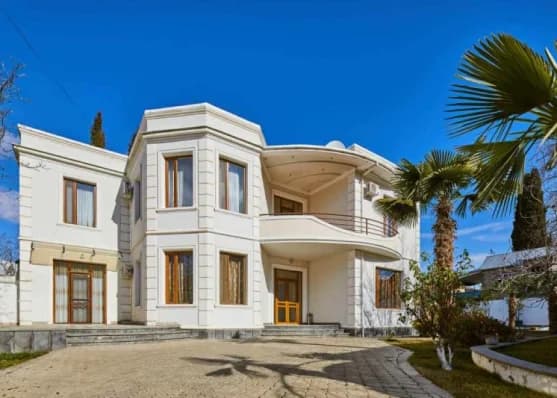 Urgently For sale 9-room house in Krtsanisi, in Tbilisi