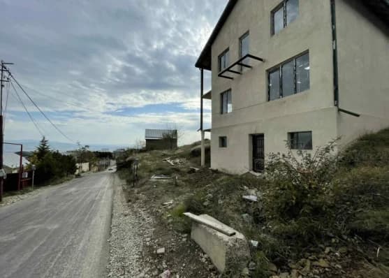 Urgently For sale 5-room country house in Mtskheta