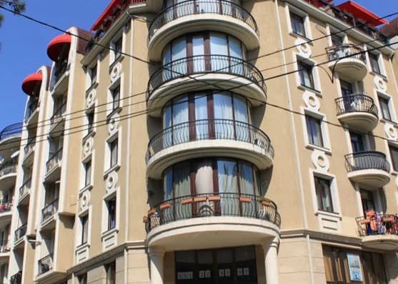 Urgently For sale 4-room apartment on Mtatsminda, in Tbilisi