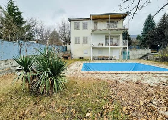 Urgently For sale 6-room country house in Saguramo